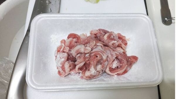 豚キムチ（肉の下処理）
